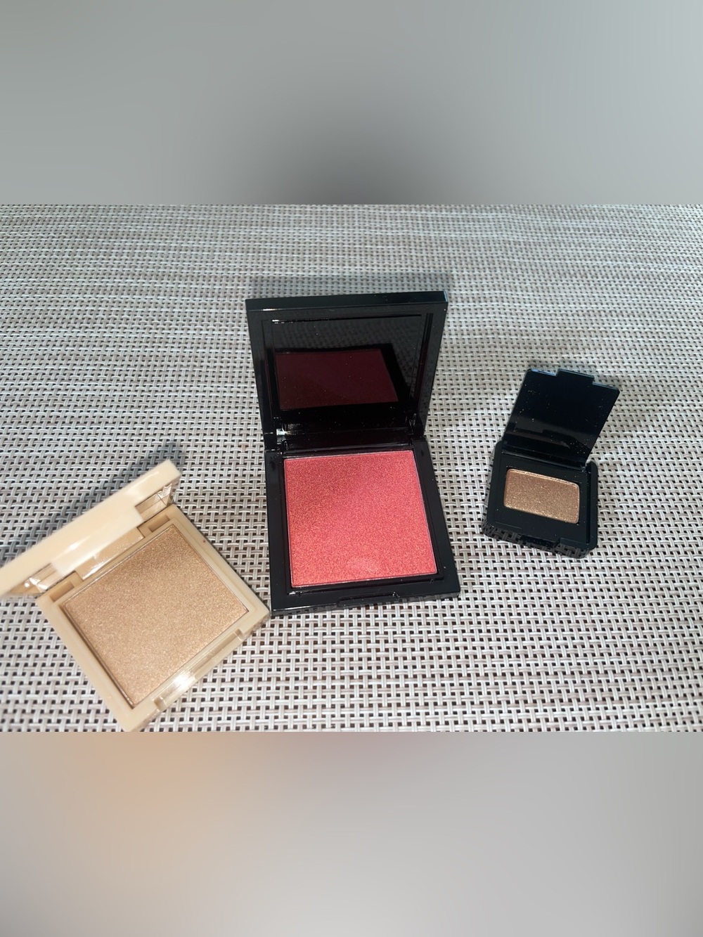 NWT Makeup Bundle W7 Glowcomotion Highlighter, W7 Blush Rebel & Buxom Gold